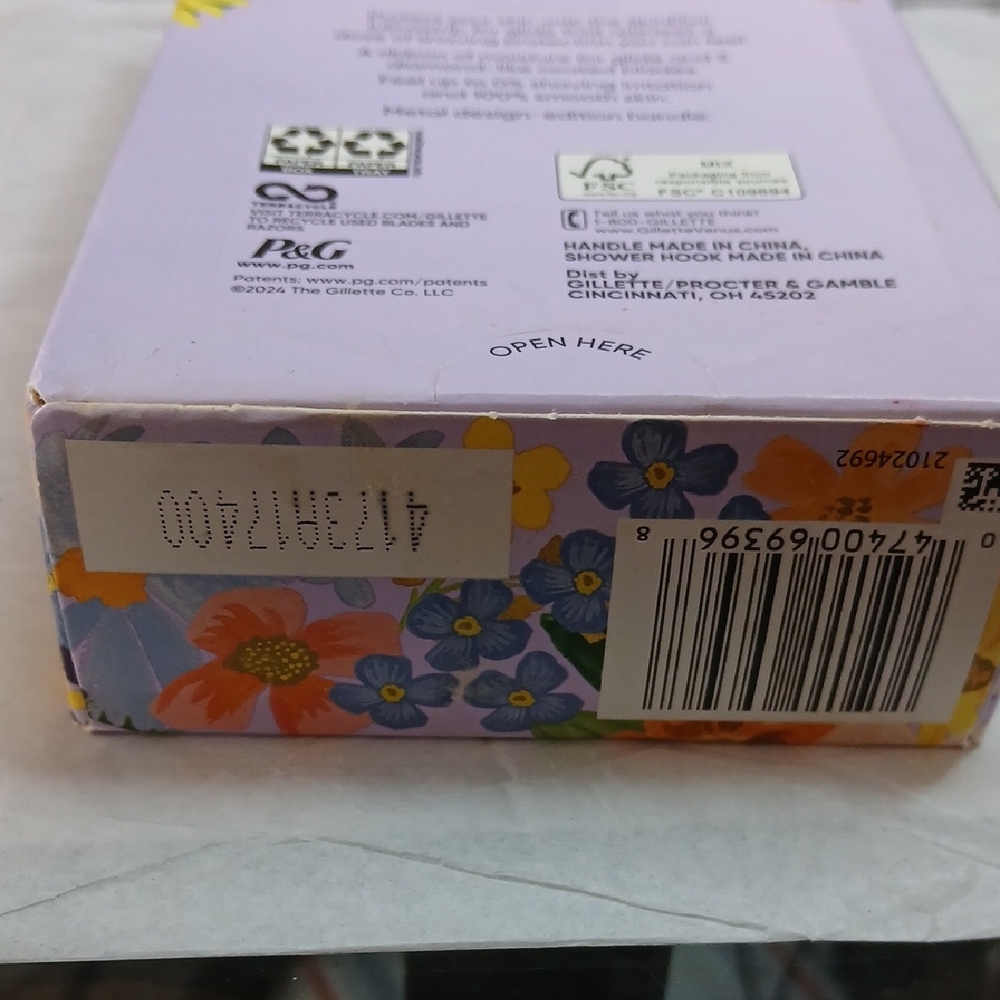 Gillette Venus Razor and Extra Cartridge Set - Picture 5 of 9